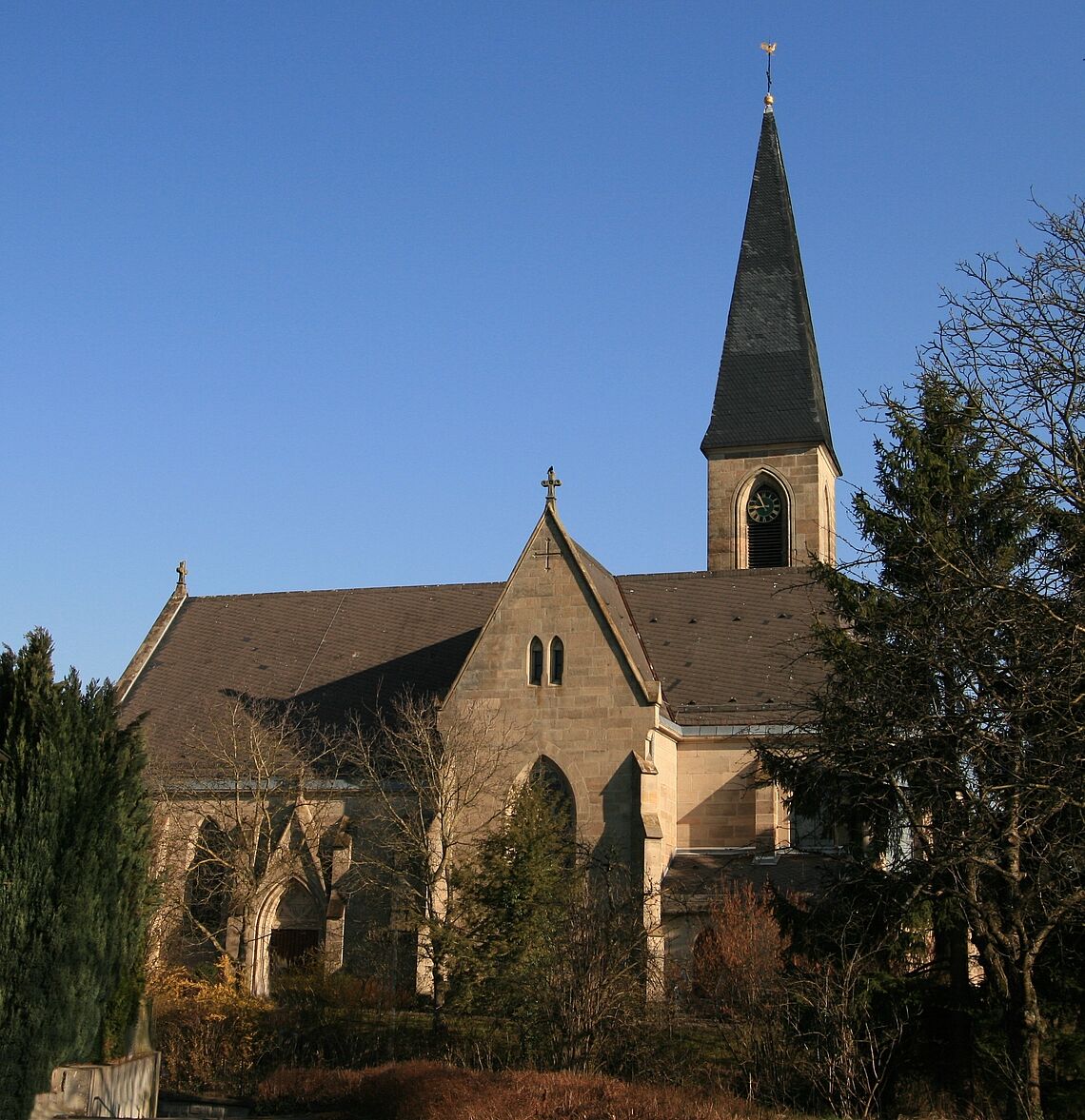 Die Außenansicht der katholische Kirche in Pfedelbach ist zu sehen.