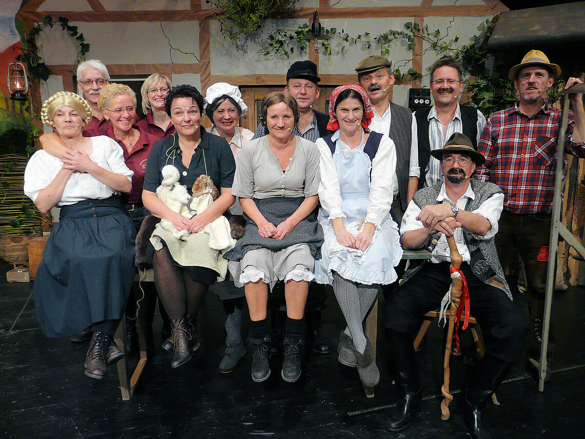 Eine Theatergruppe der Langen Nacht der Kultur in Öhringen ist zu sehen.